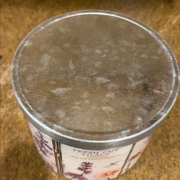NEW…..Bath & Body Works 3-wick candle…Fresh Cut Lilacs Scented Candle - Picture 4 of 5